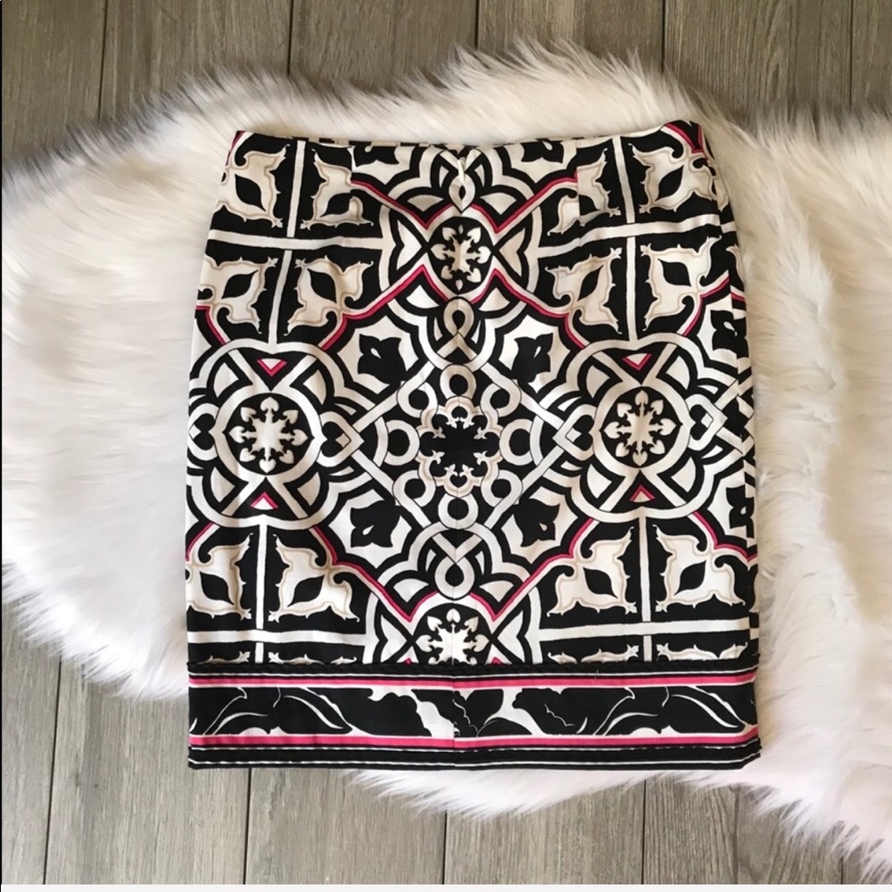 WHITE HOUSE BLACK MARKET SKIRT - Picture 8 of 9